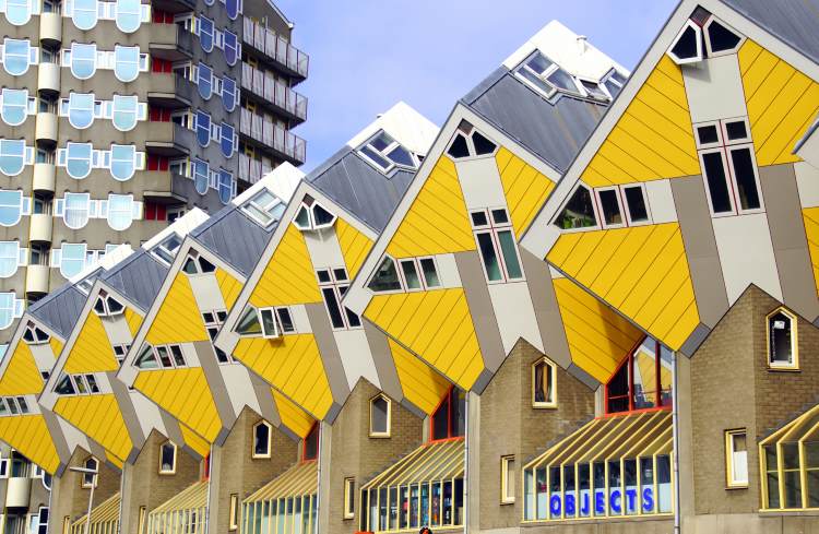 As famosas casas cubo de Rotterdam. Crédito da imagem: Getty Images / Jarretera