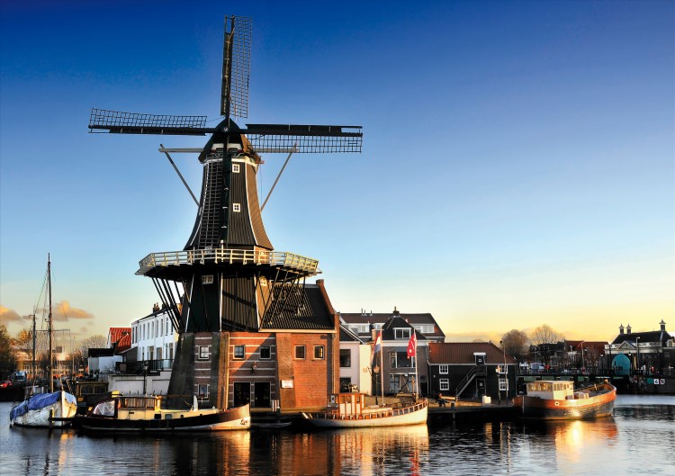 Adriaan Windmill, na zona ribeirinha de Haarlem. Crédito da imagem: Getty Images / B'Rod